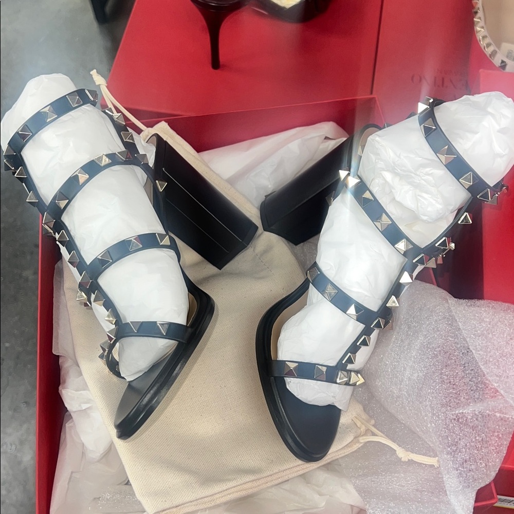 Valentino Garavani Black Studded Heels - Picture 2 of 4